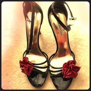 Via spiga patent heels with flower